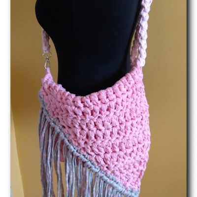 Duża listonoszka z frędzlami