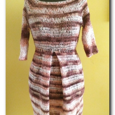 Bordowa sukienka z kontrafałdą