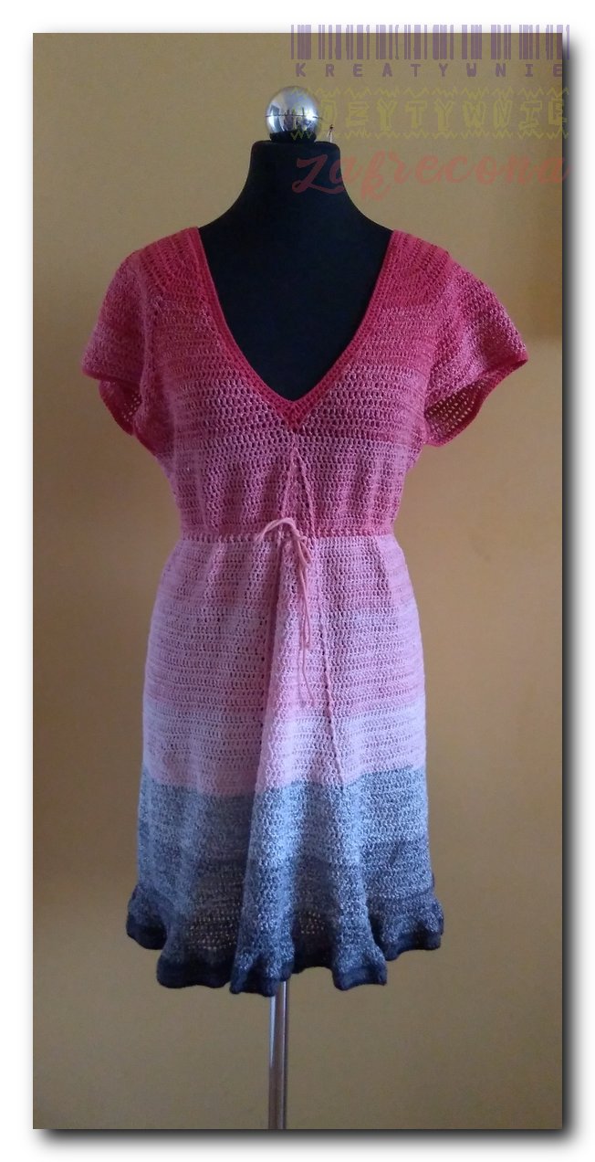 Sukienka z falbanką