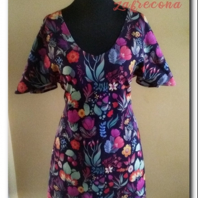 Sukienka "Kwiaty na granatowym tle"