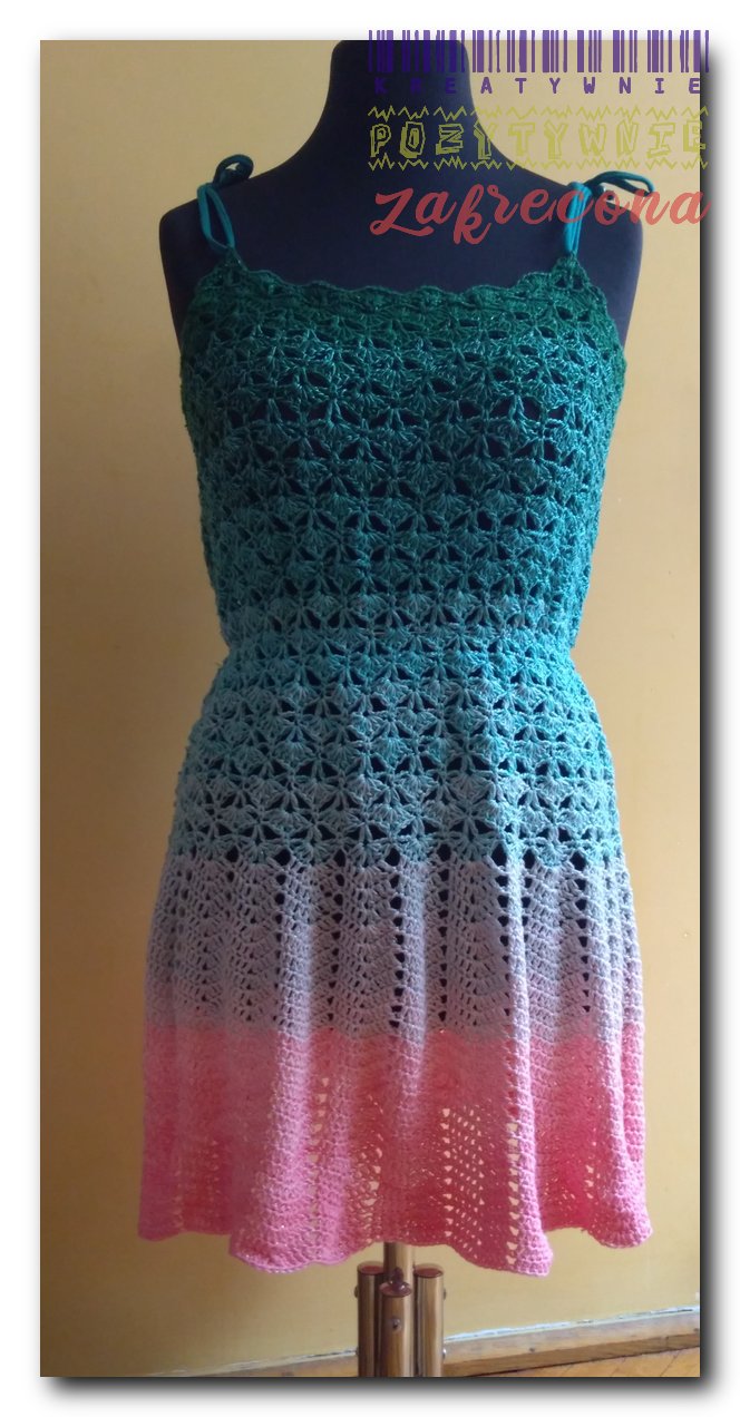 Sukienka zielono-różowa z połyskiem