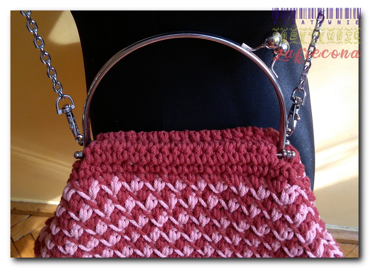 Torebka "pepitka" z zapięciem typu klik-klak