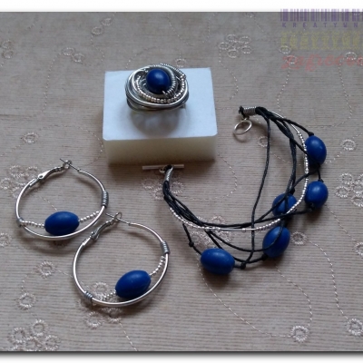 Komplet z chabrowym howlitem