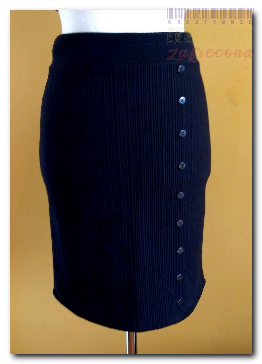 Spódnica ołówkowa z guzikami