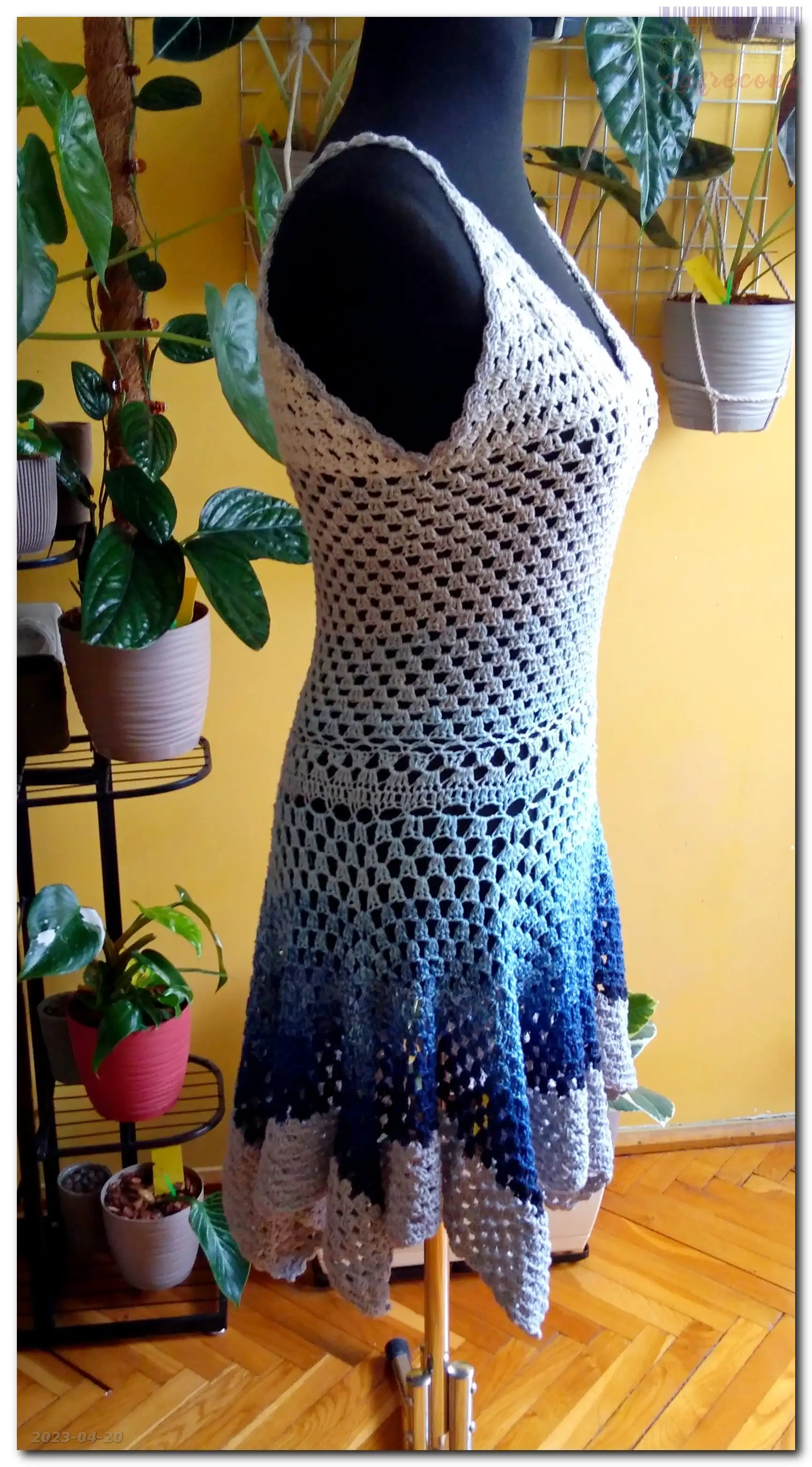 Sukienka z falbaną "granny stitch" - poprawka