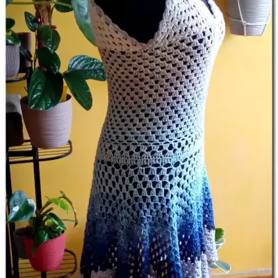 Sukienka z falbaną "granny stitch" - poprawka