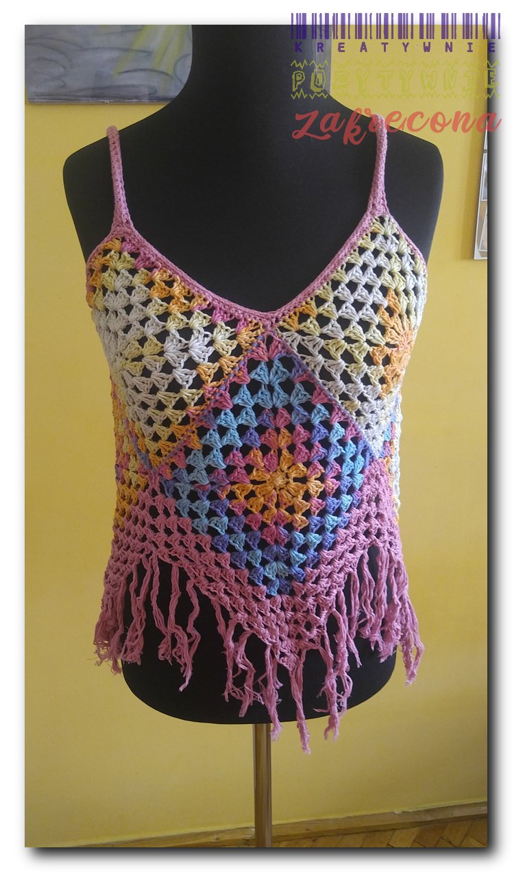 Top letni "granny square" z frędzlami