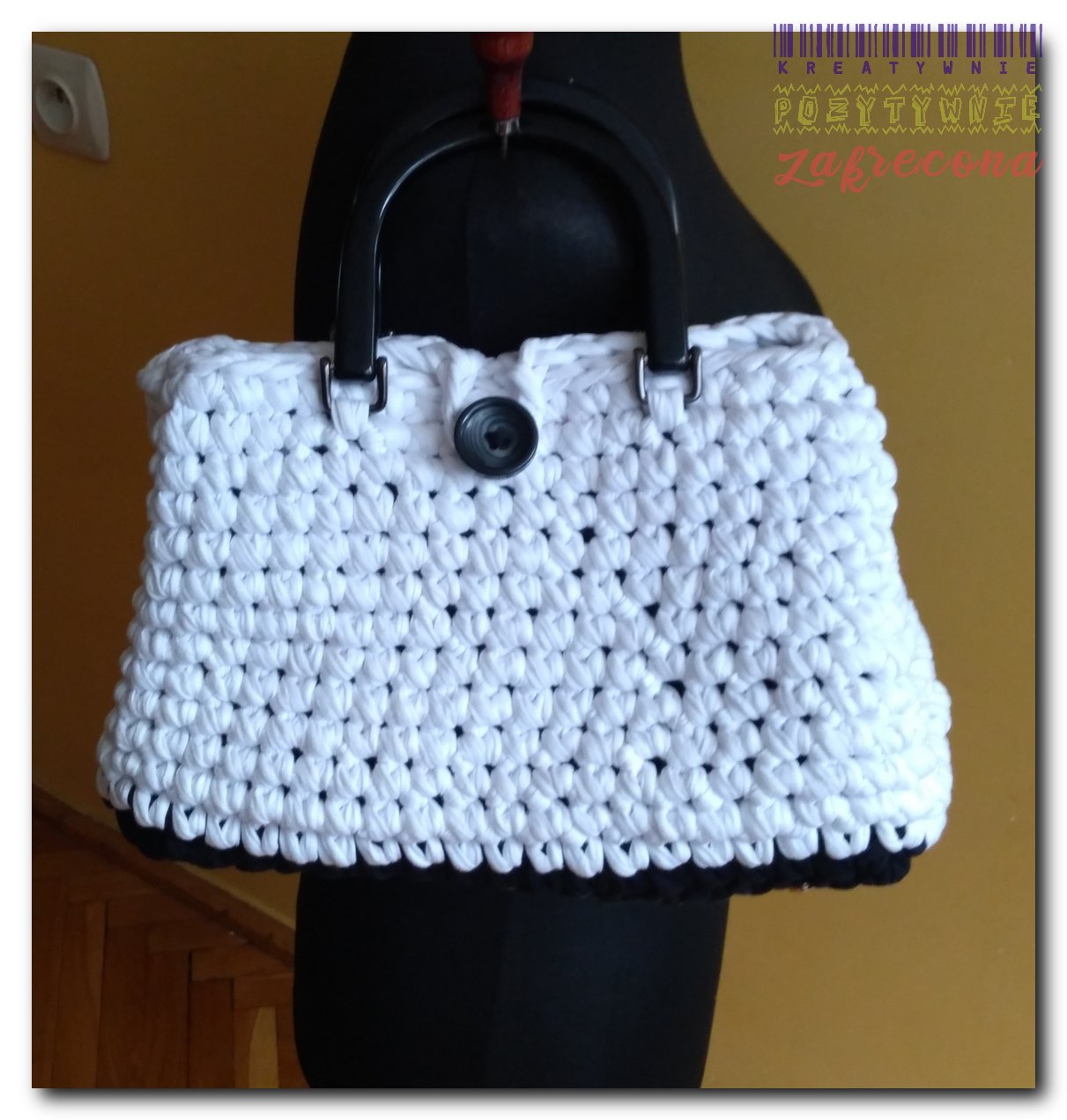 Biała Torebka - Kuferek