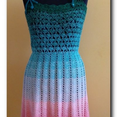 Sukienka zielono-różowa z połyskiem - poprawiona