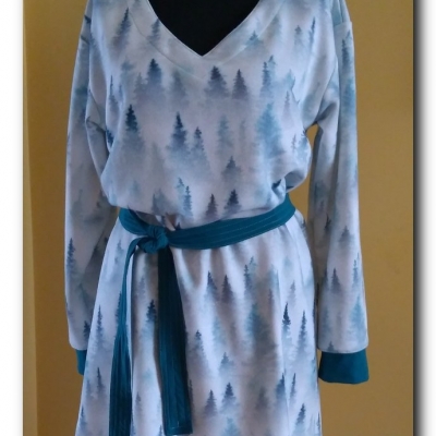 Zimowa sukienka z długim rękawem