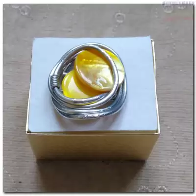 Pierścionek z masą pewrłową