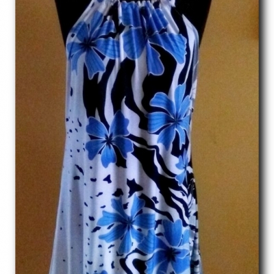 Sukienka w błękitne kwiaty