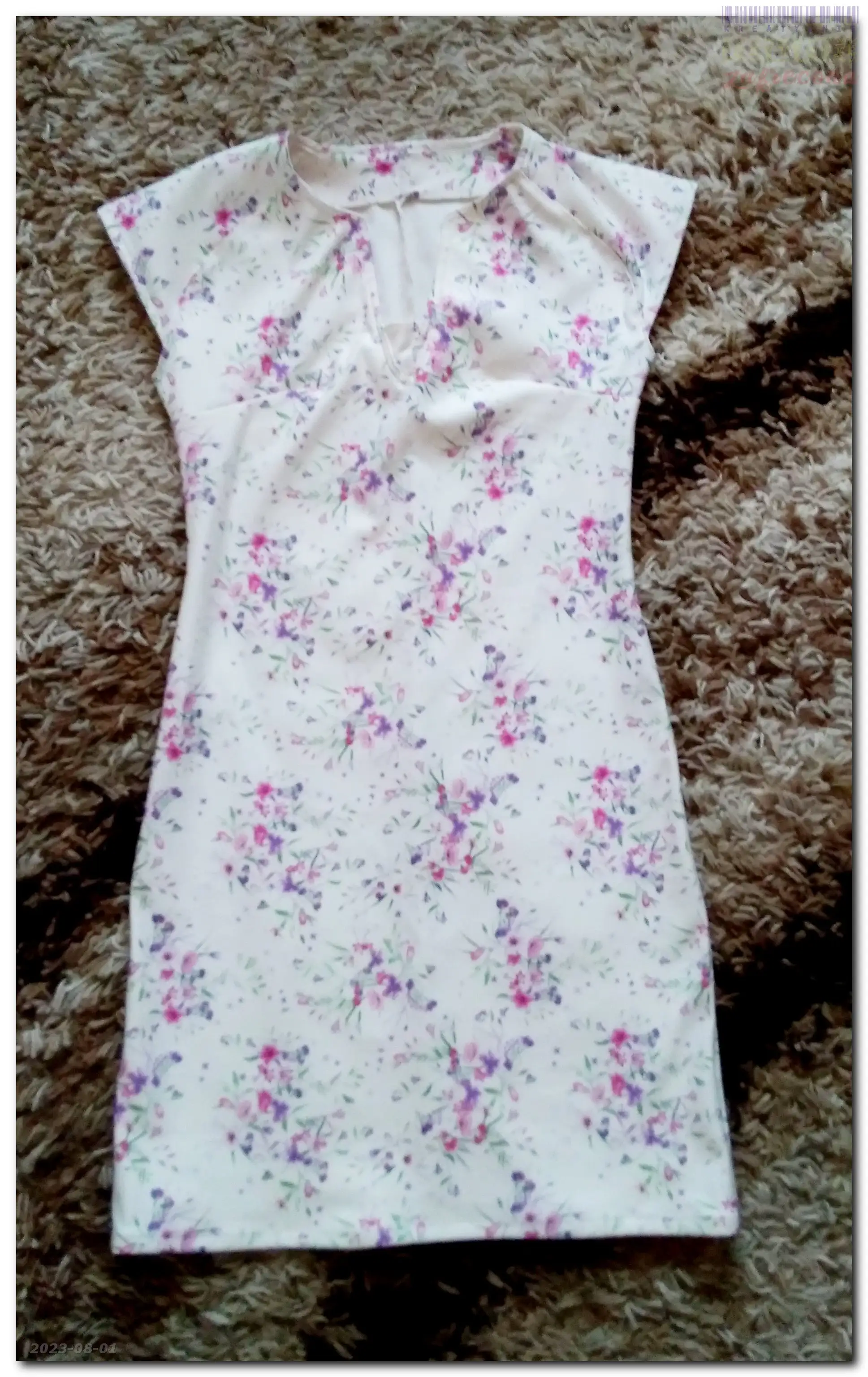 Sukienka "Łąka na białym tle"