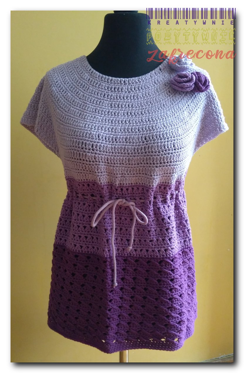 Fioletowa bluzka z kwiatami