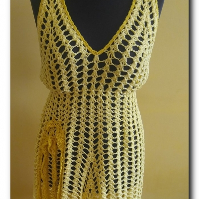 Żółta sukienka z falbaną