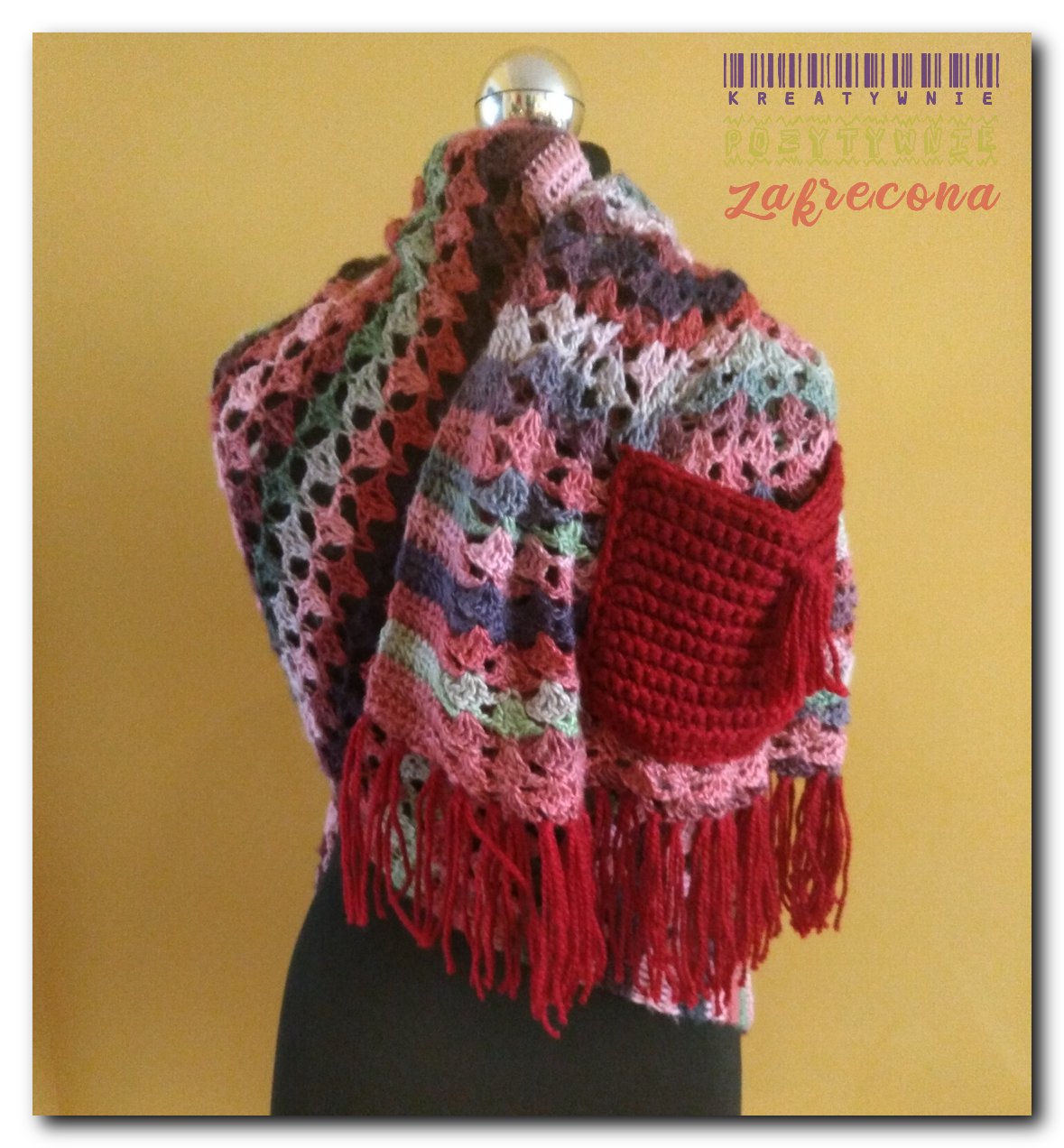 Kolorowy szal z kieszeniami