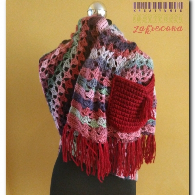 Kolorowy szal z kieszeniami