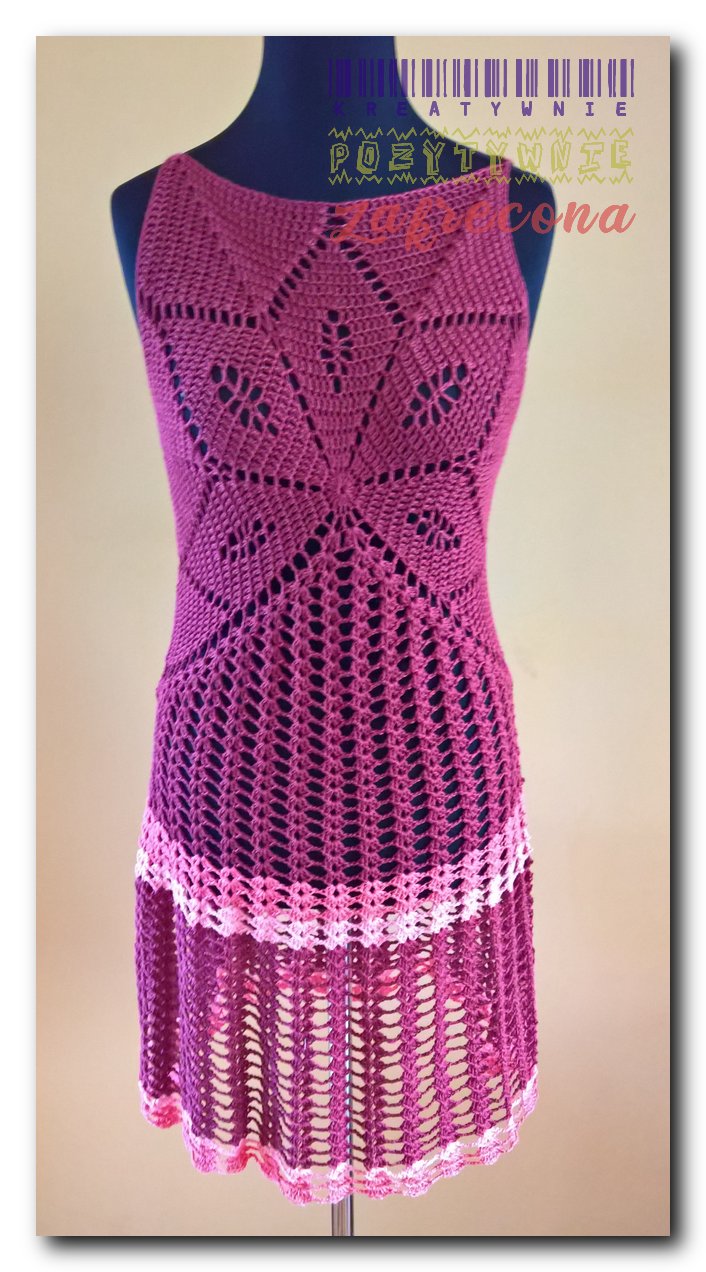 Sukienka z motywem kwiatu