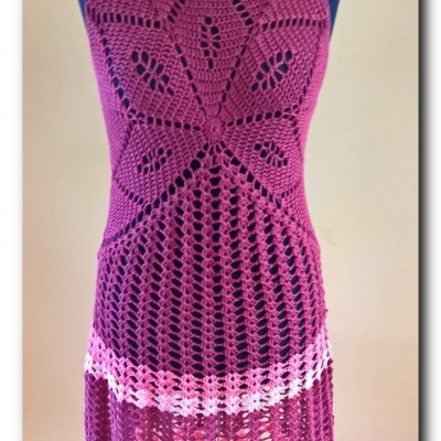 Sukienka z motywem kwiatu