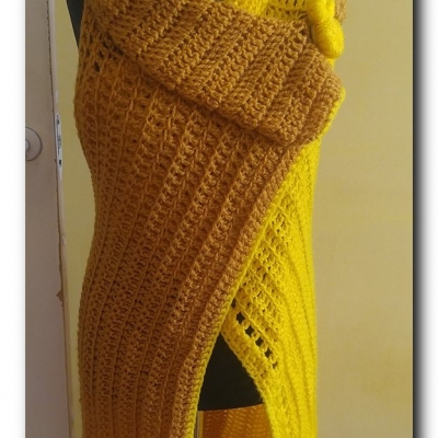 Długa, żółta kamizelka