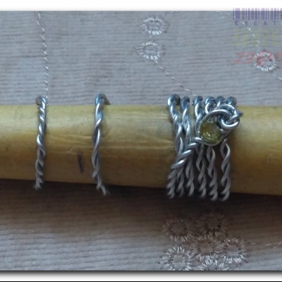 Kilka skręcanych pierścionków