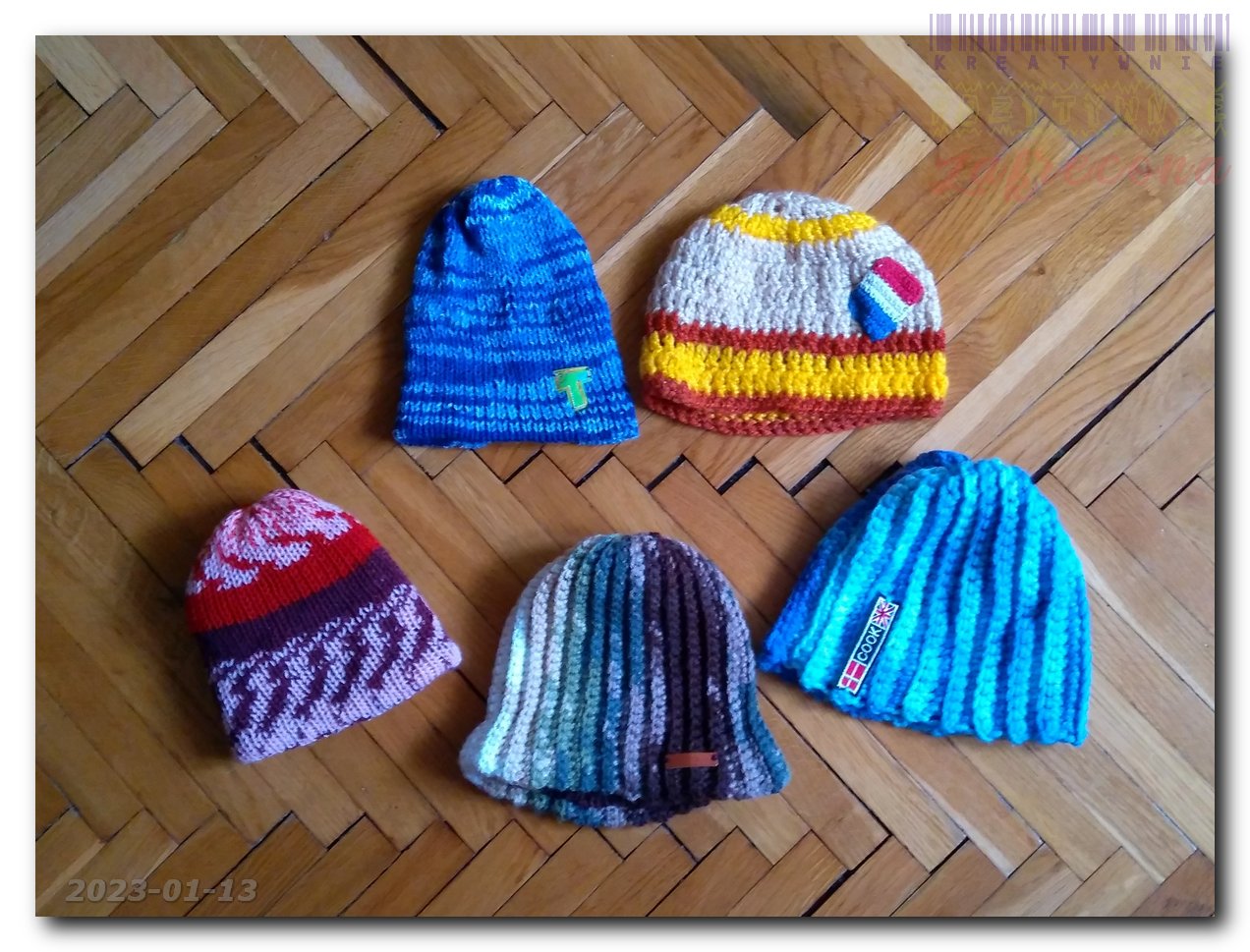 Kilka zimowych czapek