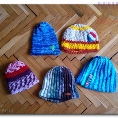 Kilka zimowych czapek