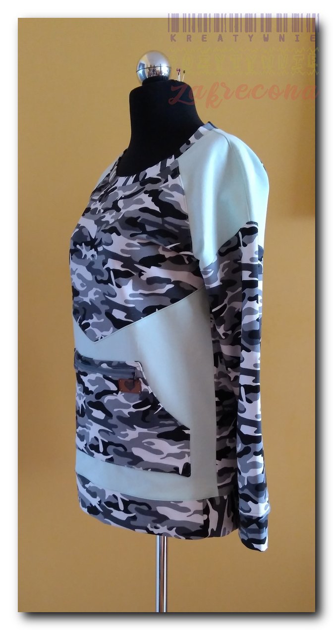 Bluza z kieszenią na zamek