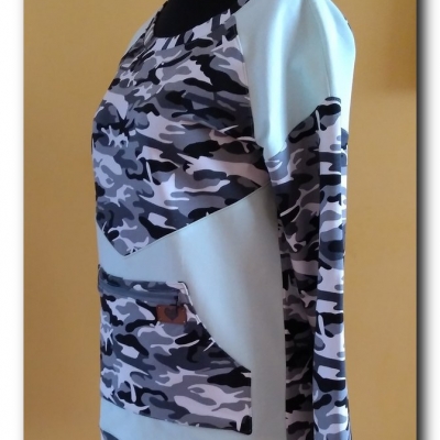 Bluza z kieszenią na zamek