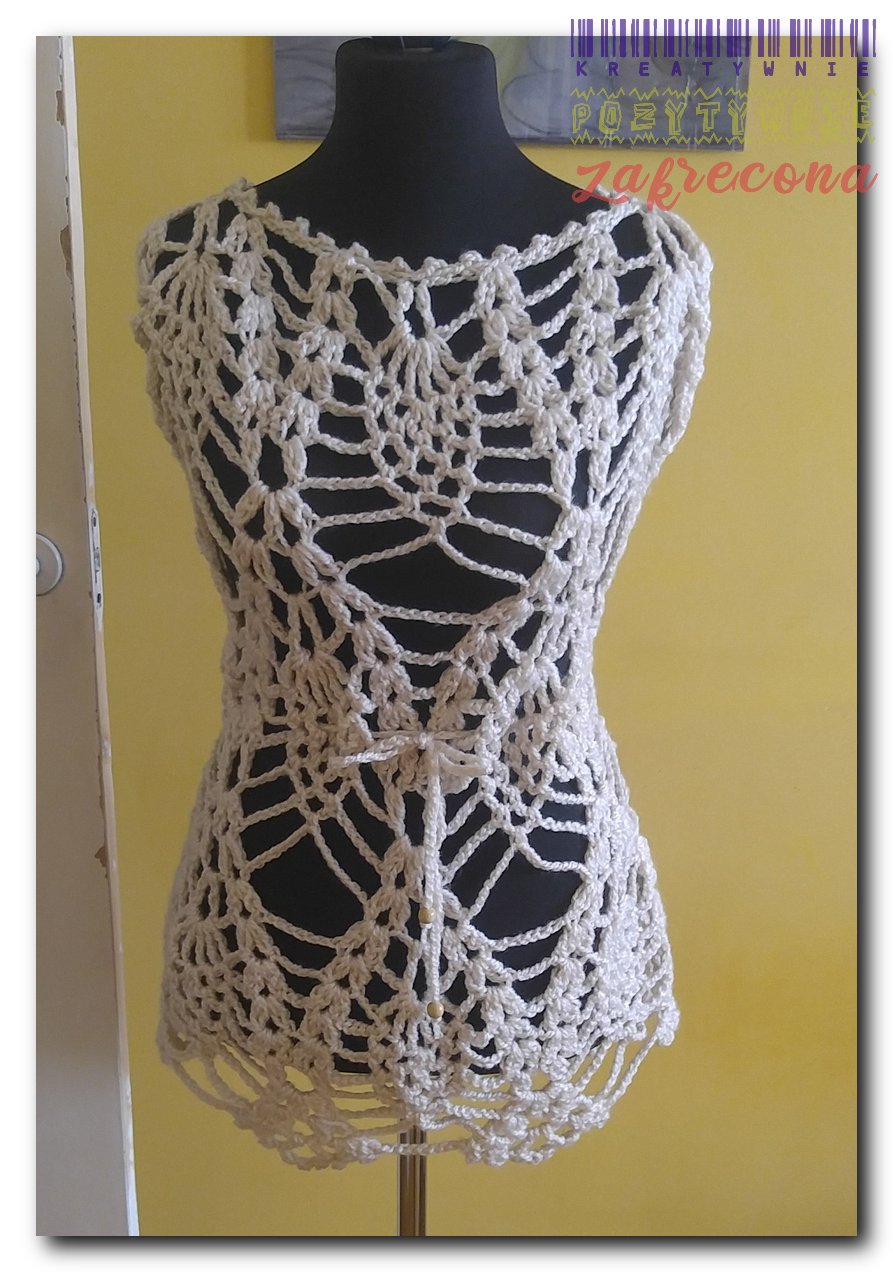 Ażurowy bezrękawnik z motywem ananasowym