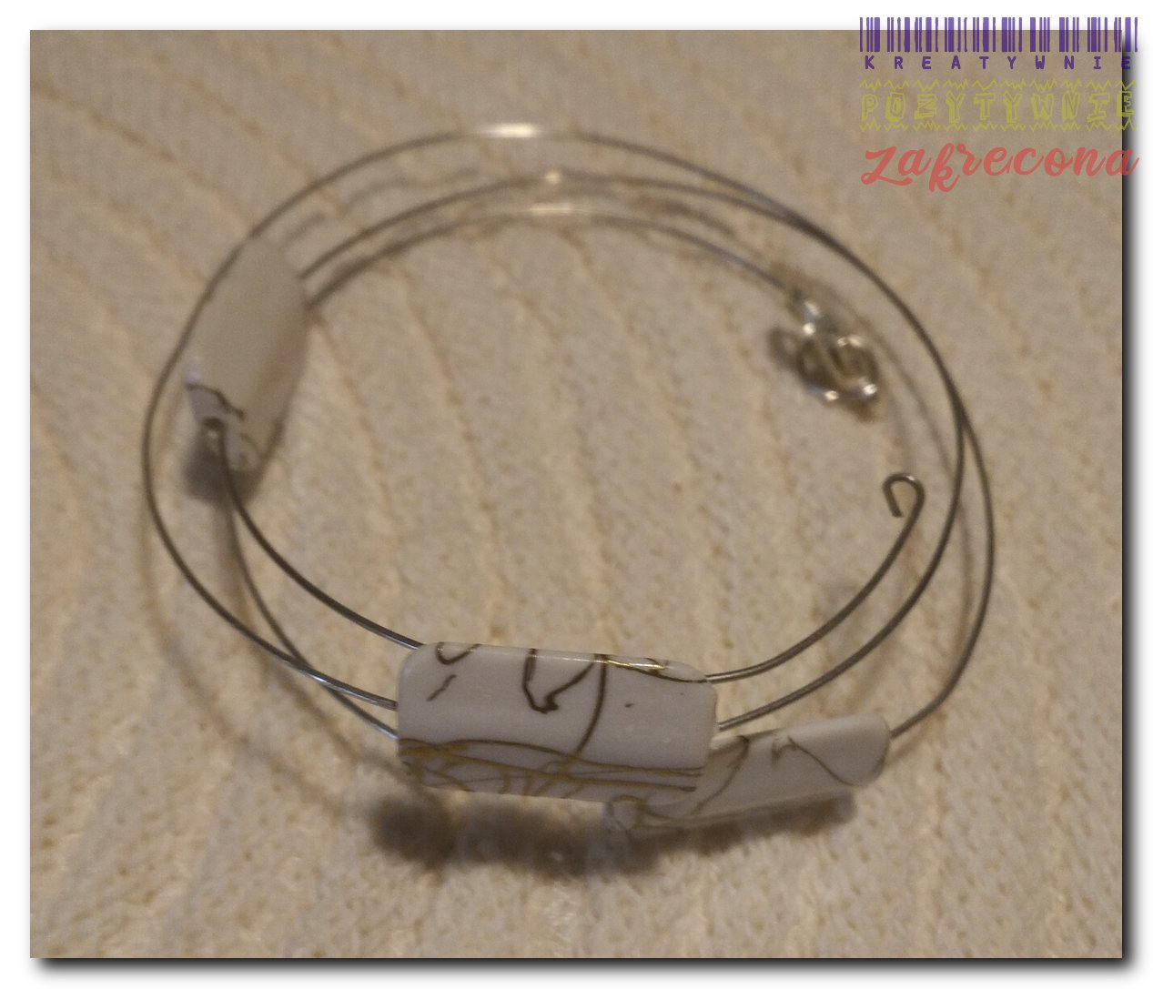 Komplet biżuterii (białe koraliki)