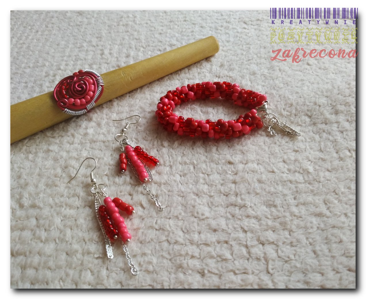 Czerwona skóra węża