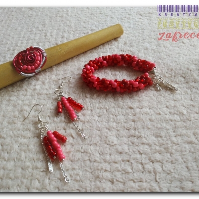 Czerwona skóra węża