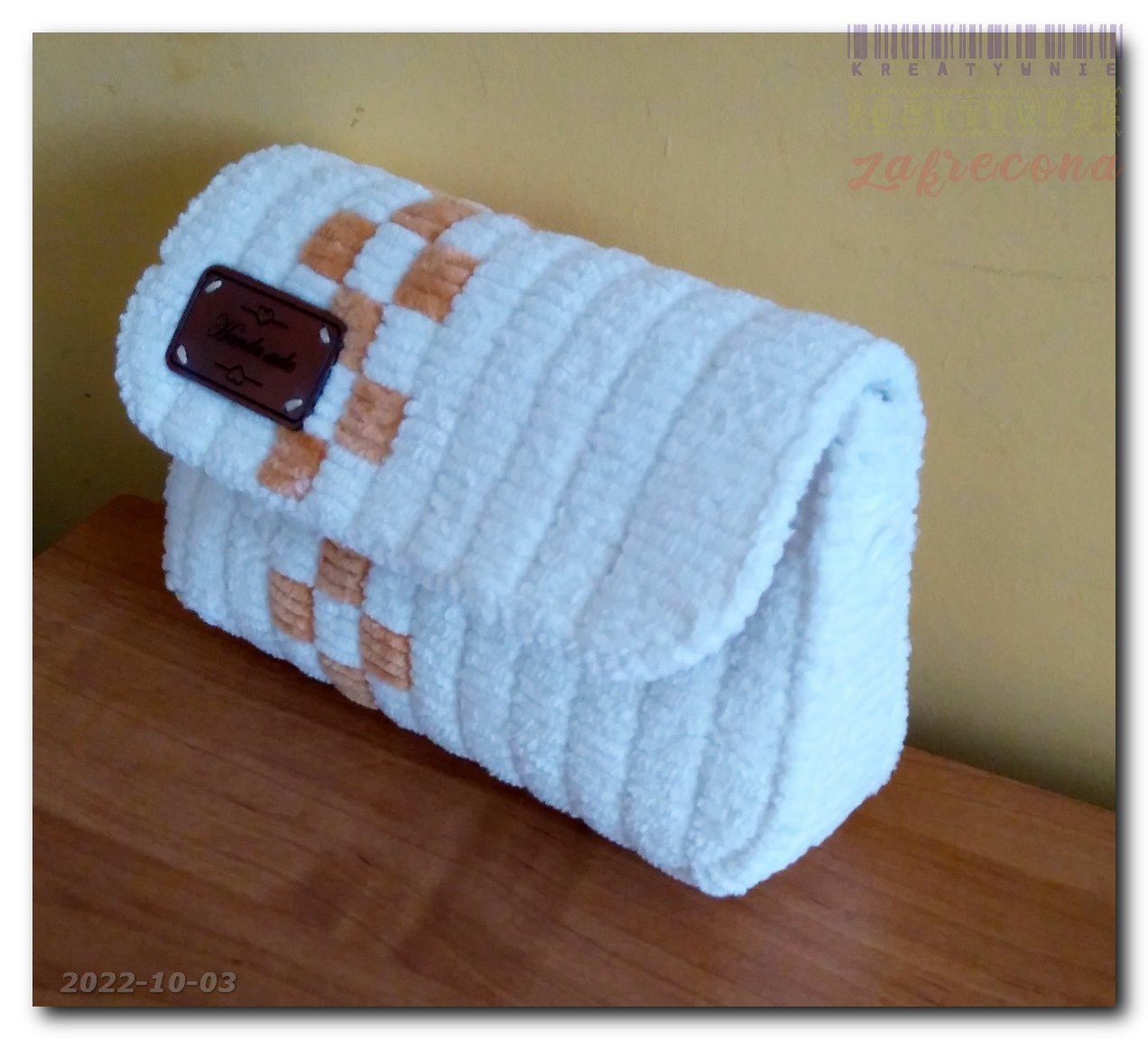 Pluszowa kopertówka  (z włóczki, ale nie na szydełku)