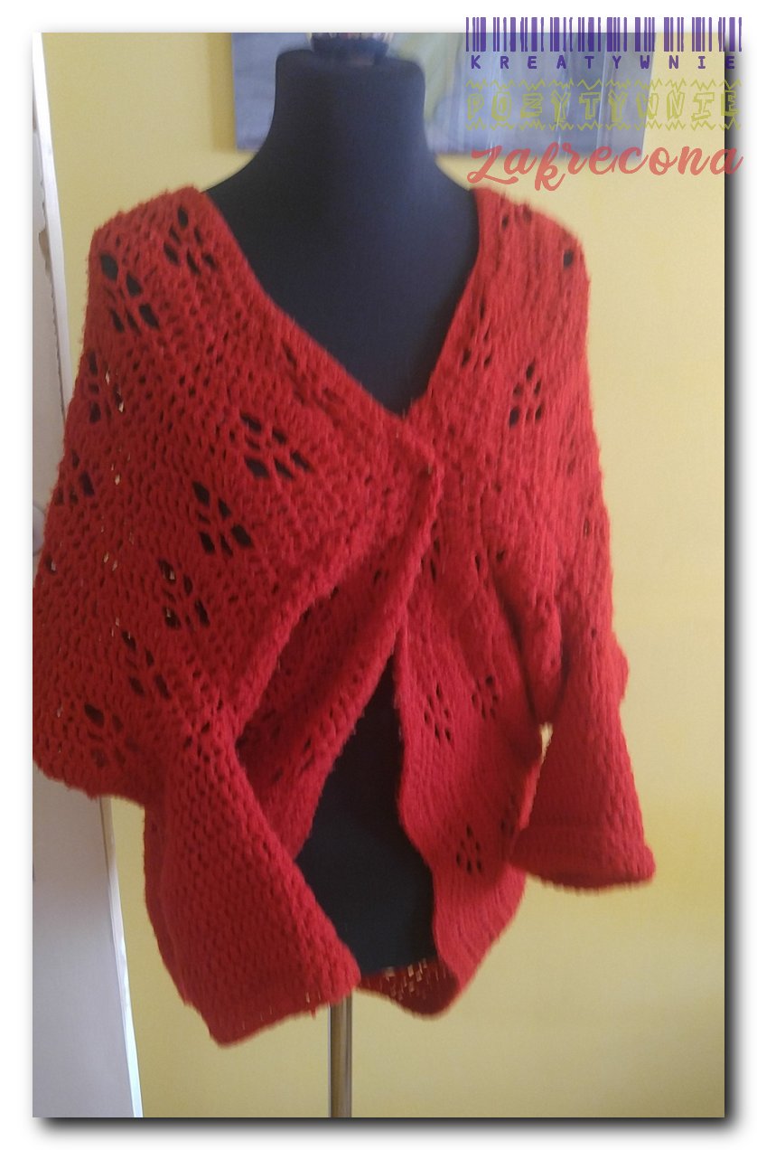 Czerwony sweter oversize