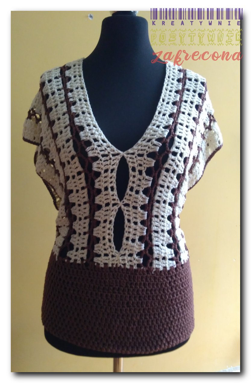 Top z rozcięciem na plecach