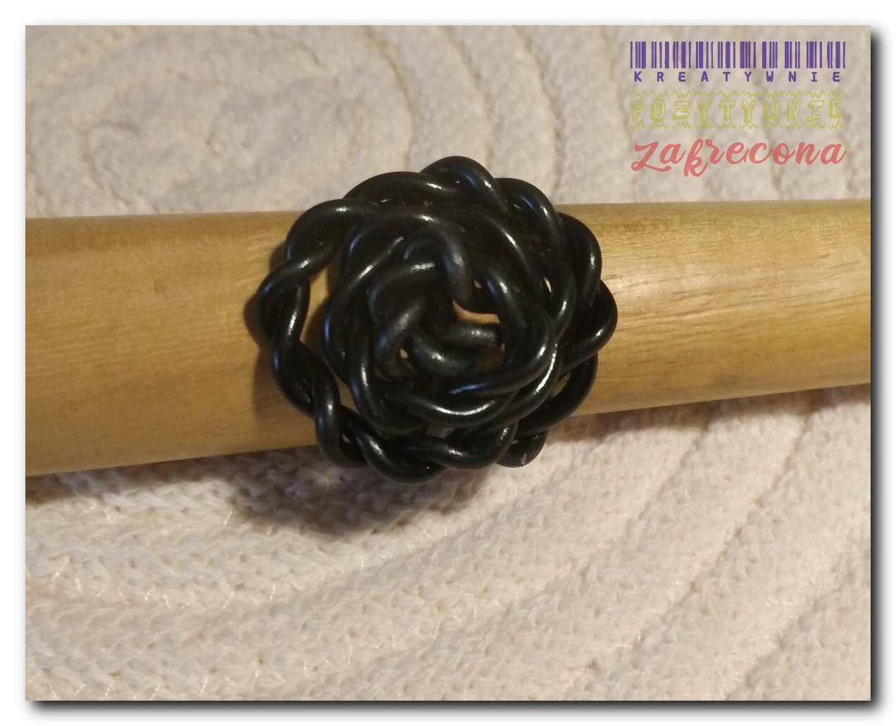 Pierścionek "Czarna spirala"