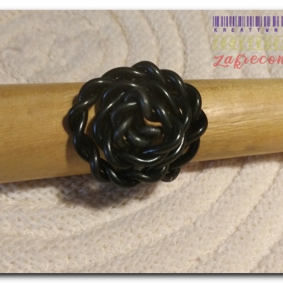 Pierścionek "Czarna spirala"