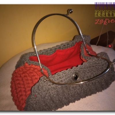 "Diamond stitch" -  torebka z zapięciem typu klik-klak