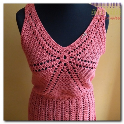 Koralowa sukienka na ramiączkach