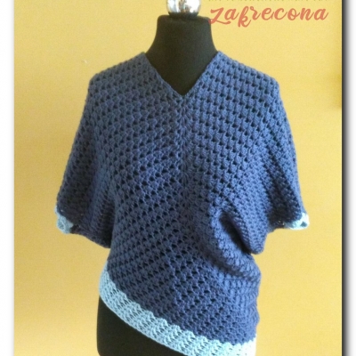 Granatowa bluzka asymetryczna