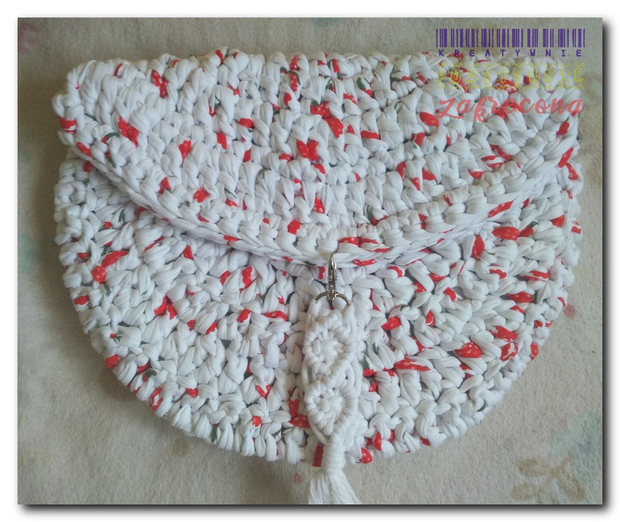 Truskawkowa torebka typu "saddle"