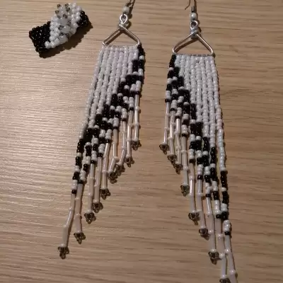 Czarno-białe frędzle