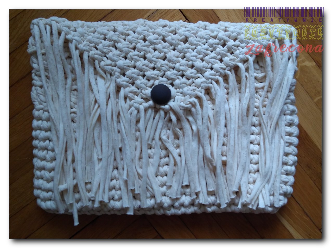 Duża koperówka z frędzlami